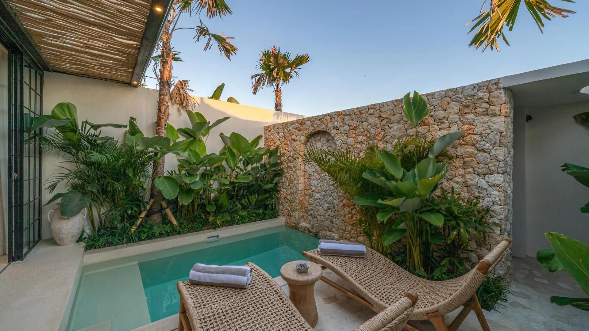 Casa Vera - Delightful 1-Bedroom Villas In The Heart Of Umalas Canggu 0*,  Indonesië