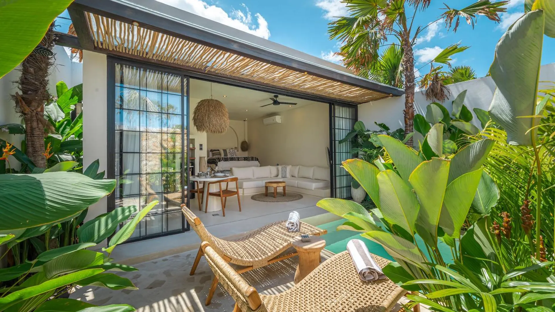 Casa Vera - Delightful 1-Bedroom Villas In The Heart Of Umalas Canggu 0*,  Indonesië